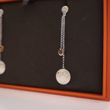 （HERMES）Ex-Libris earrings Hermès Ex-Libris earrings | Hermès Canada